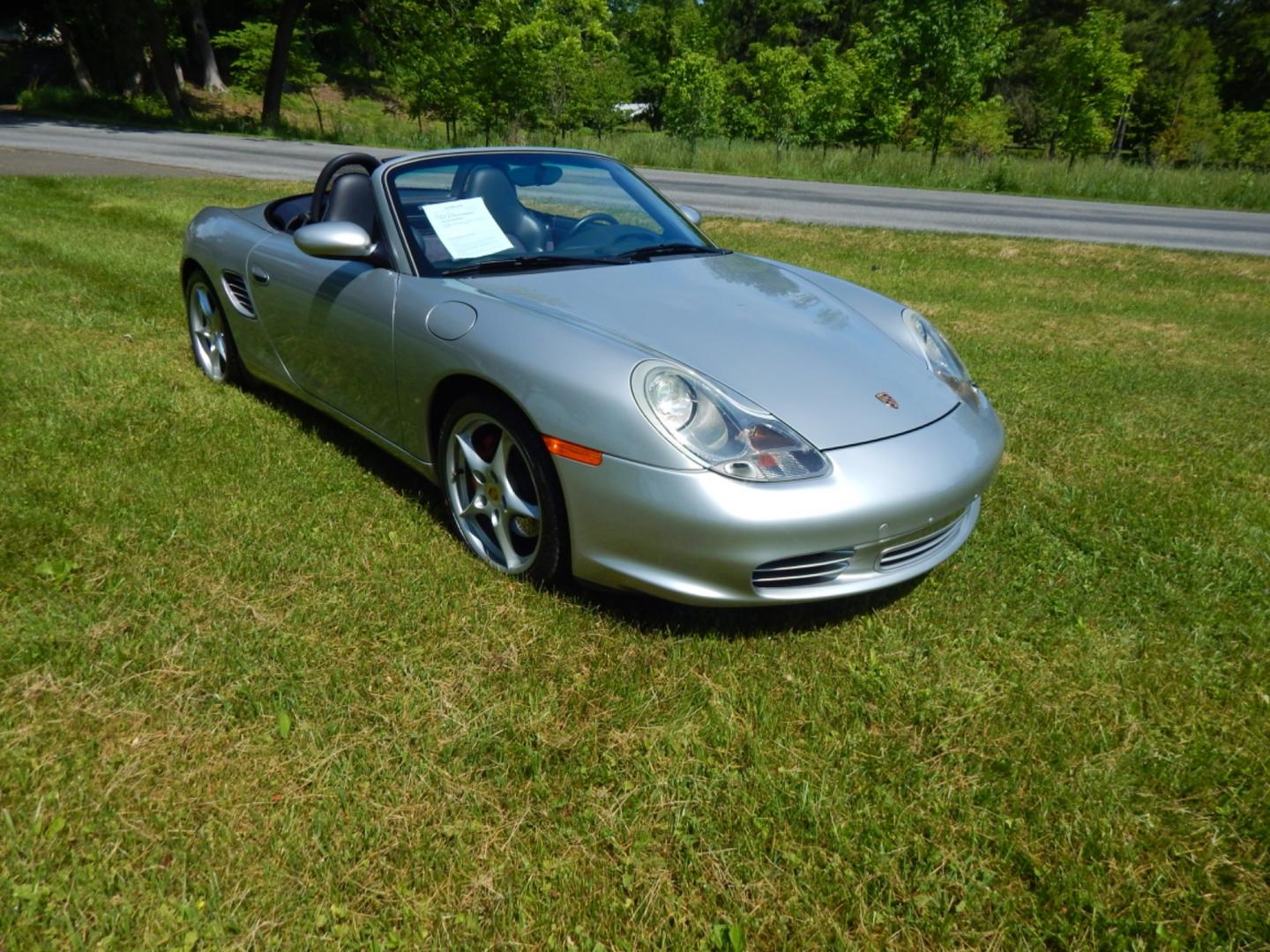 2003 Silver /Blue Leather Porsche Boxster S (WP0CB29873U) with an 3.2L H6 DOHC 24V engine, 6 speed manual transmission, located at 6528 Lower York Road, New Hope, PA, 18938, (215) 862-9555, 40.358707, -74.977882 - Photo#6